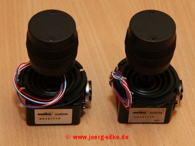 Blauzahn - Zwei MEGATRON 3-Wege-Knüppel 812 4 5 1 7 1 P