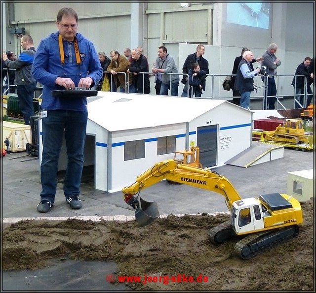 (13) Liebherr R934