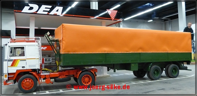 (19) Volvo F12 